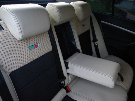 AUTOPOTAHY Škoda Octavia 2 gen.  zadné sedadlá  s Logom ALCANTARA ORIGINAL PRODUCT MAD AUTOPOTAHY Škoda Octavia 2 gen.  zadné sedadlá  s Logom ALCANTARA ORIGINAL PRODUCT MAD