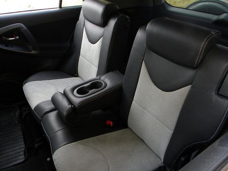 AUTOPOTAHY Toyota Rav 4  2008  zadné  sedadlá  , lakťová opierka ,  ALCANTARA  ORIGINAL PRODUCT MAD AUTOPOTAHY Toyota Rav 4  2008  zadné  sedadlá  , lakťová opierka ,  ALCANTARA  ORIGINAL PRODUCT MAD