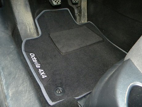 Škoda Octavia 2. generácie 4x 4 predné detail na fixáror /oválny/