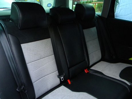 AUTOPOTAHY VW Passat combi 2007   zadné sedadlá s nápisom ALCANTARA ORIGINAL PRODUCT MAD AUTOPOTAHY VW Passat combi 2007   zadné sedadlá s nápisom ALCANTARA ORIGINAL PRODUCT MAD