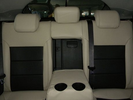 AUTOPOTAHY Opel Insignia 2009  zadné  sedadlá detail na lakťovú opierku  ORIGINAL PRODUCT MAD AUTOPOTAHY Opel Insignia 2009  zadné  sedadlá detail na lakťovú opierku  ORIGINAL PRODUCT MAD