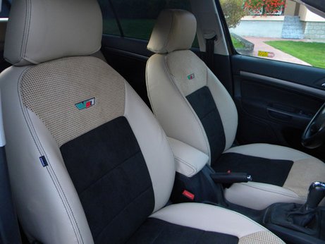 AUTOPOTAHY Škoda Octavia 2 gen.  predné sedadlá s Logom ALCANTARA ORIGINAL PRODUCT MAD AUTOPOTAHY Škoda Octavia 2 gen.  predné sedadlá s Logom ALCANTARA ORIGINAL PRODUCT MAD